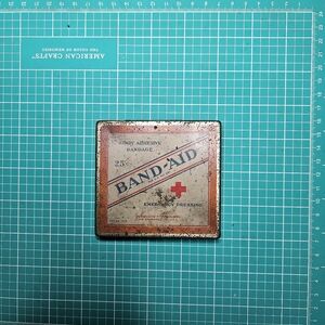 Vintage bandaid tin 1926 tin